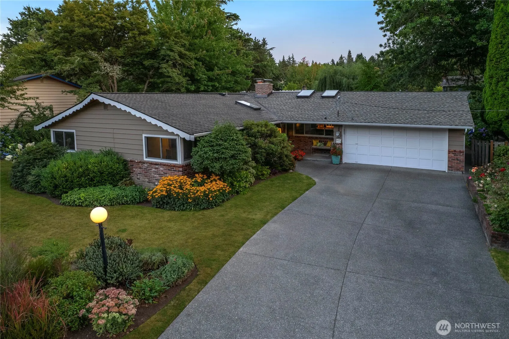 4111 NE 103rd Place , Seattle, WA 98125