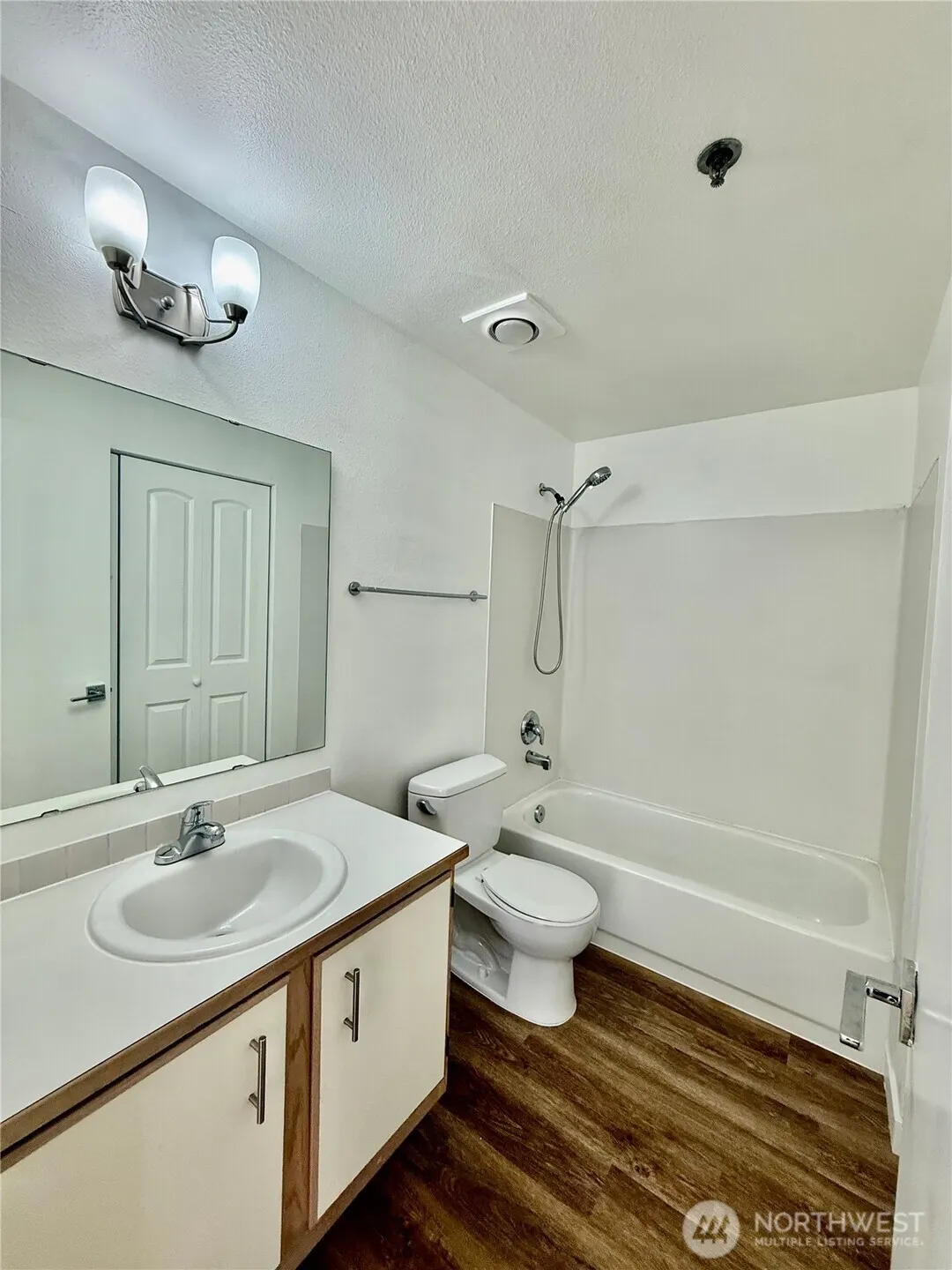 975 Aberdeen Avenue NE #E403, Renton, WA 98056