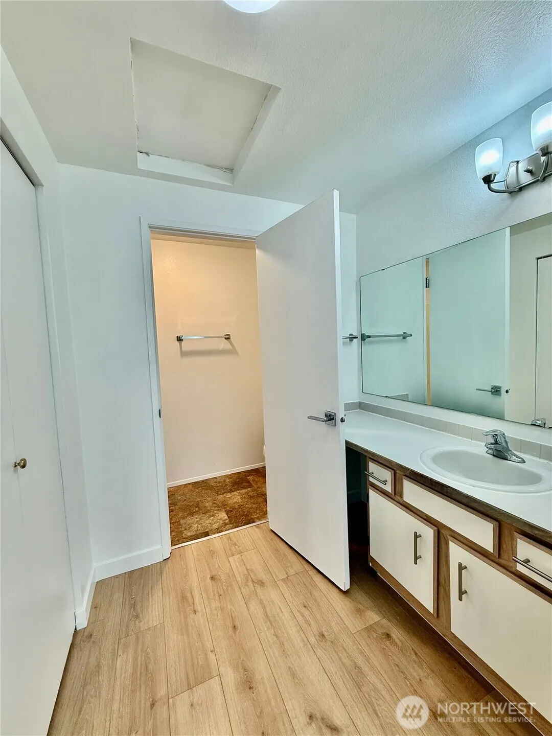 975 Aberdeen Avenue NE #E403, Renton, WA 98056