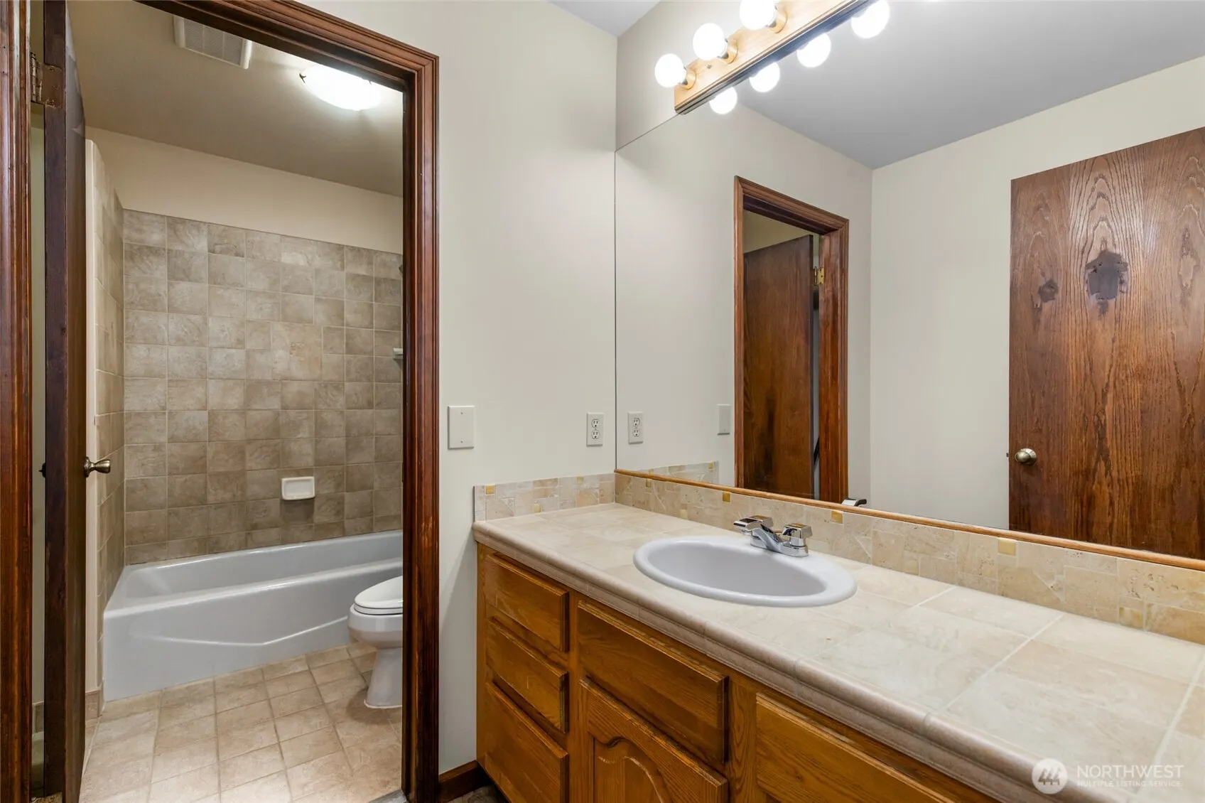 21710 NE 97th Place , Redmond, WA 98053