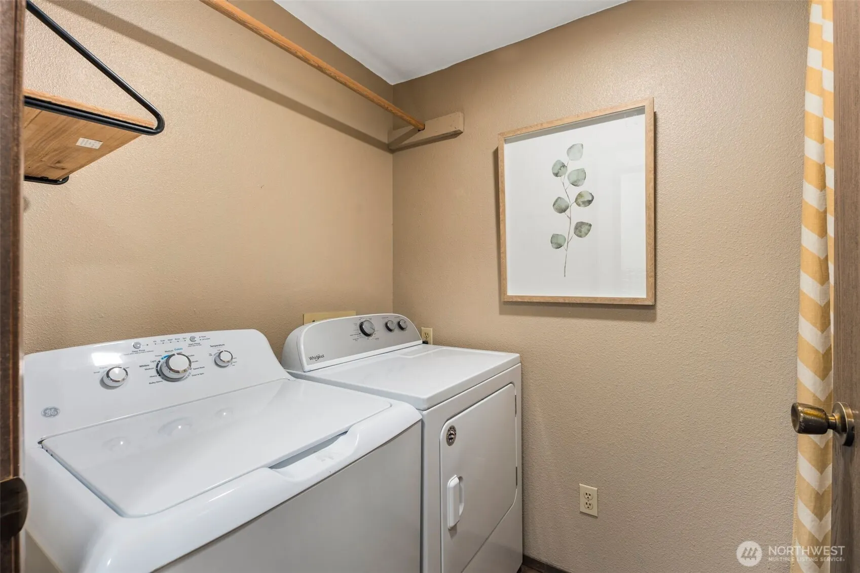 2511 S 248th St #B12, Kent, WA 98032