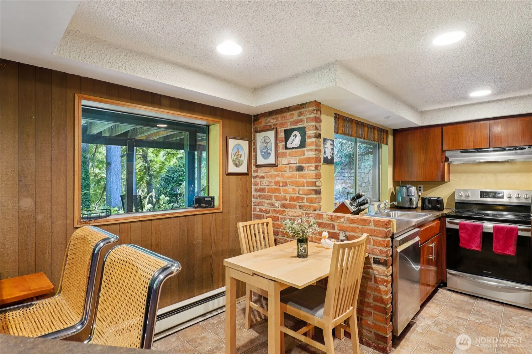 19419 Grannis Road , Bothell, WA 98012
