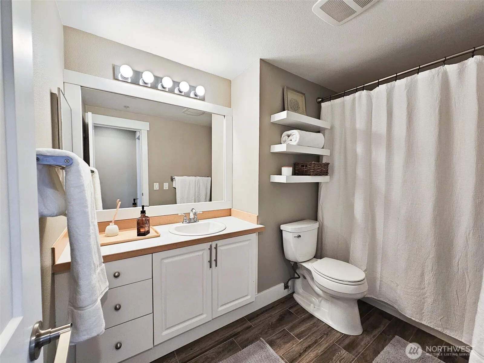 2272 Newport Way NW #1-4, Issaquah, WA 98027