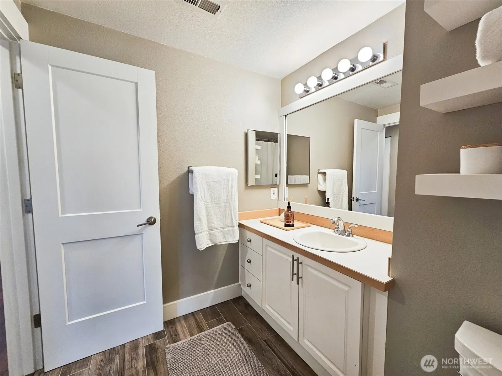 2272 Newport Way NW #1-4, Issaquah, WA 98027