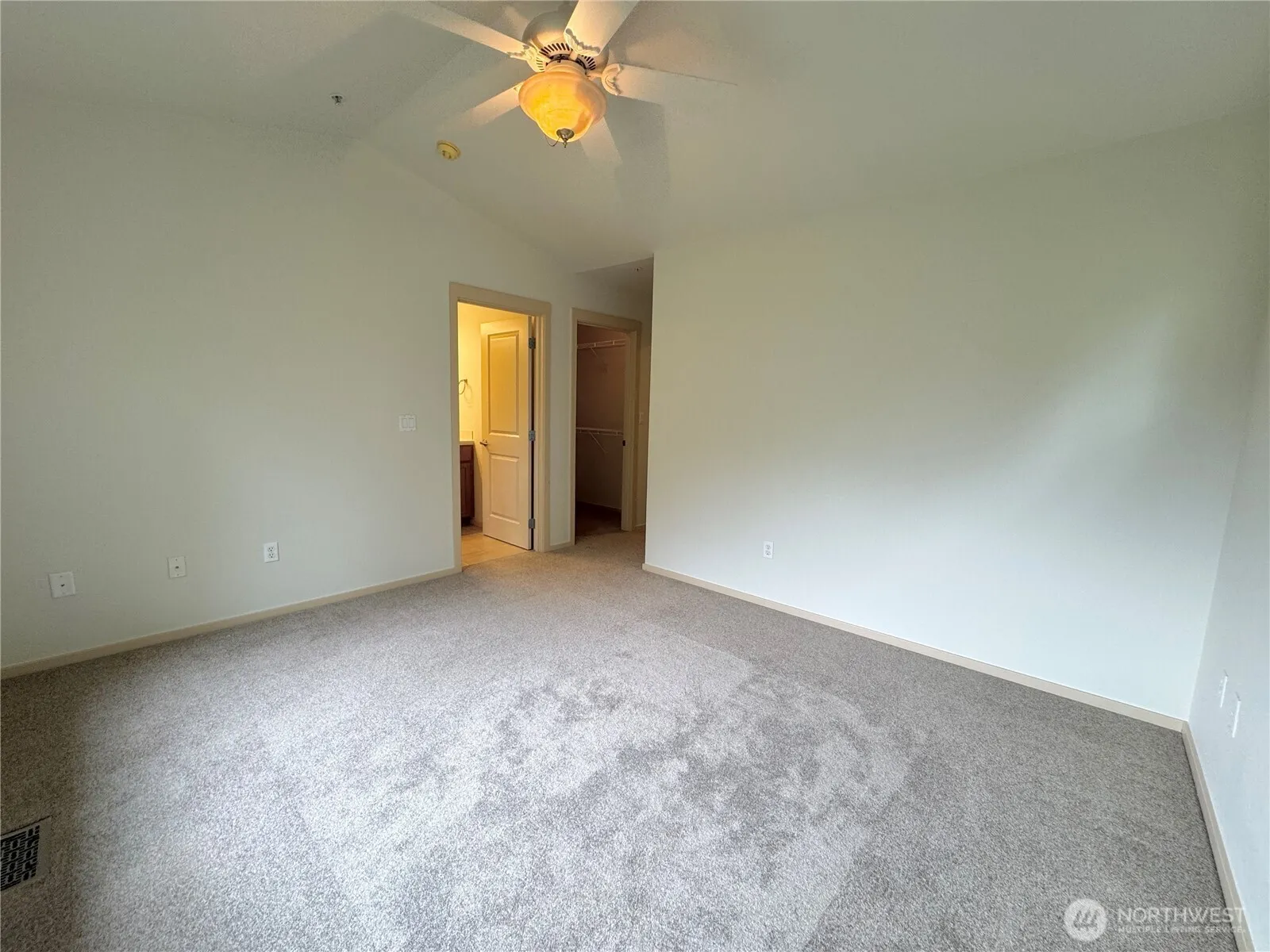 444 Shangrila Way NW, Issaquah, WA 98027