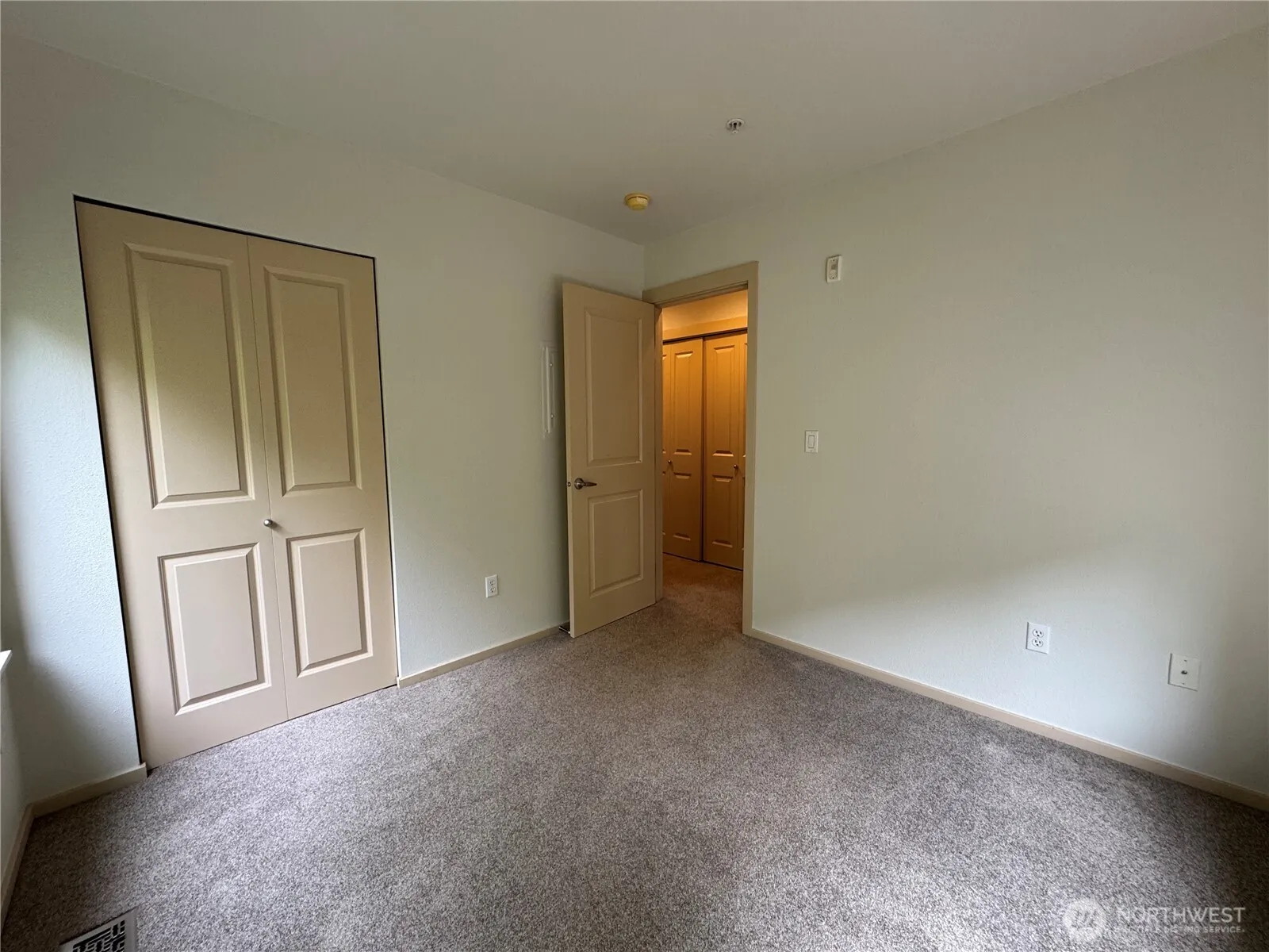 444 Shangrila Way NW, Issaquah, WA 98027
