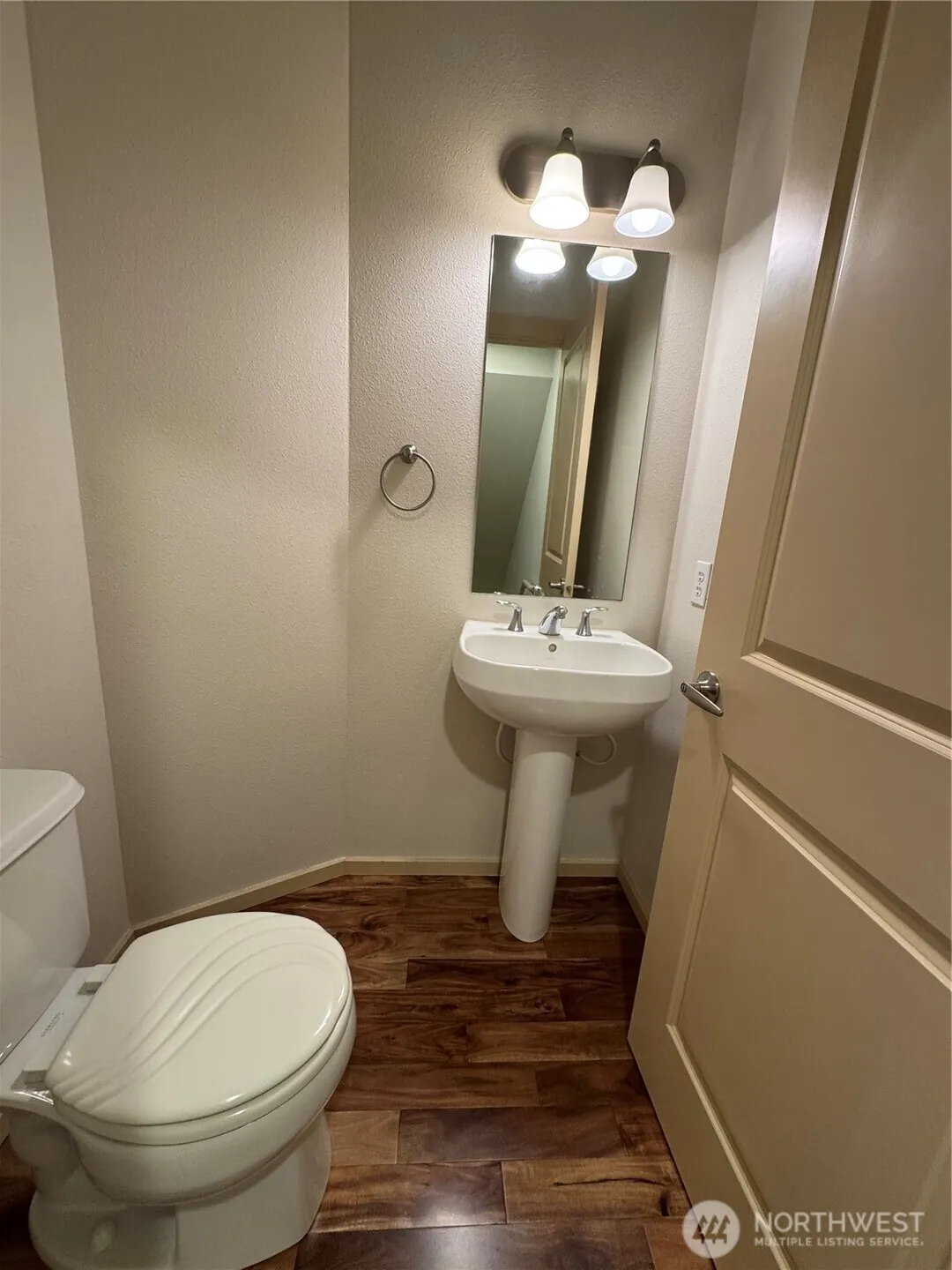 444 Shangrila Way NW, Issaquah, WA 98027