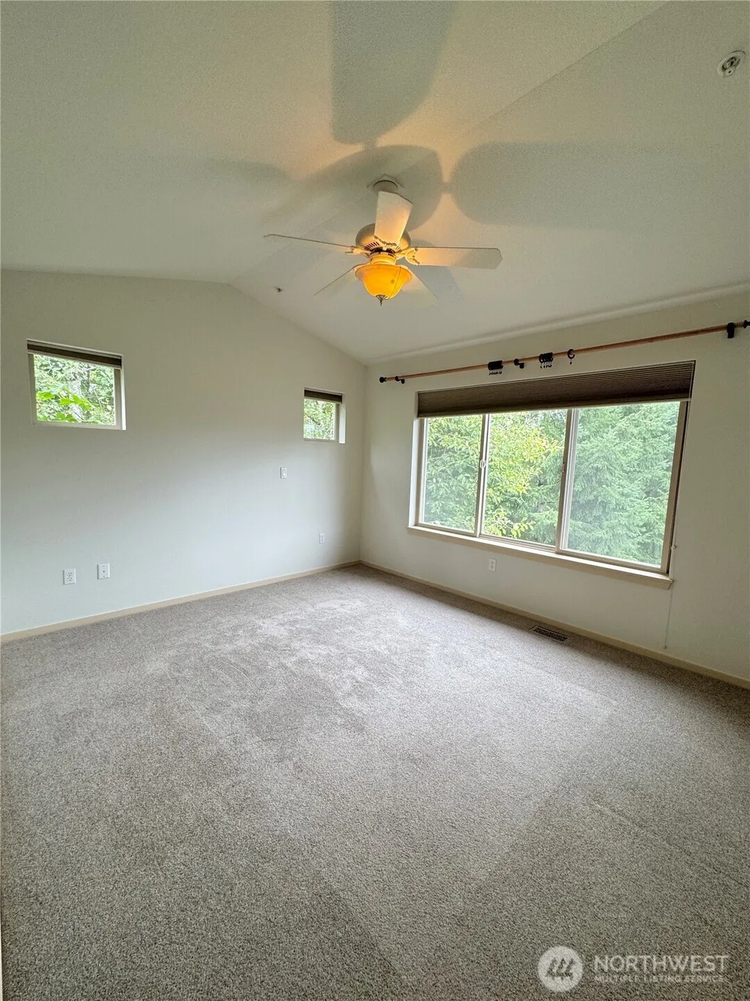 444 Shangrila Way NW, Issaquah, WA 98027