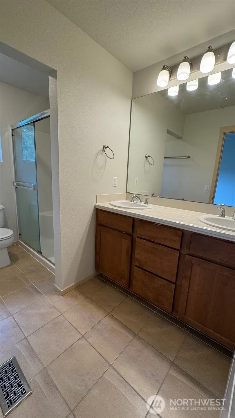 444 Shangrila Way NW, Issaquah, WA 98027