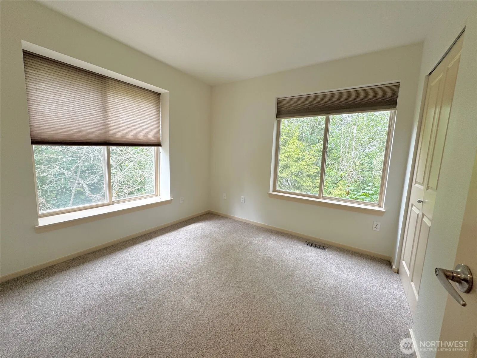 444 Shangrila Way NW, Issaquah, WA 98027