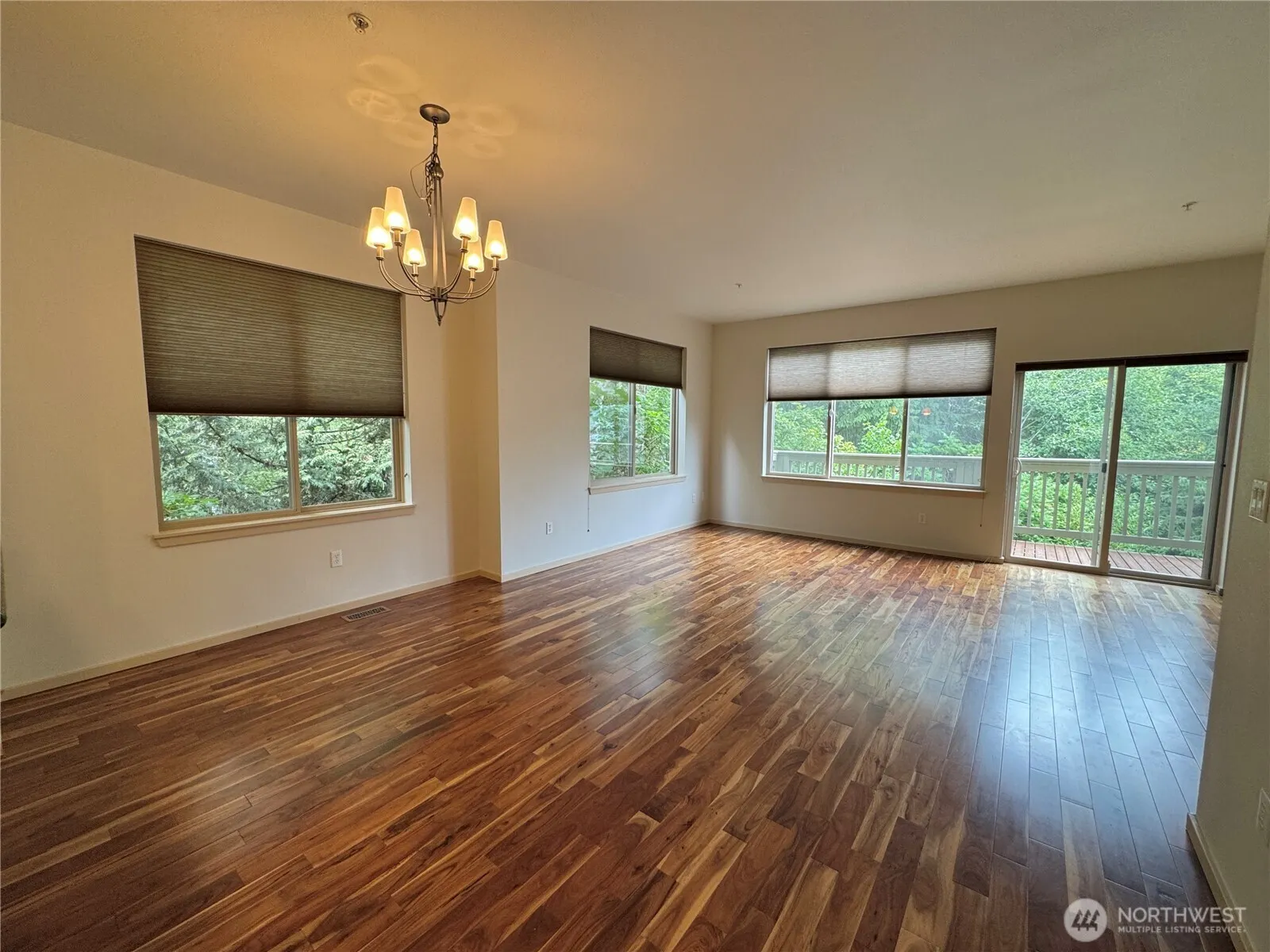 444 Shangrila Way NW, Issaquah, WA 98027