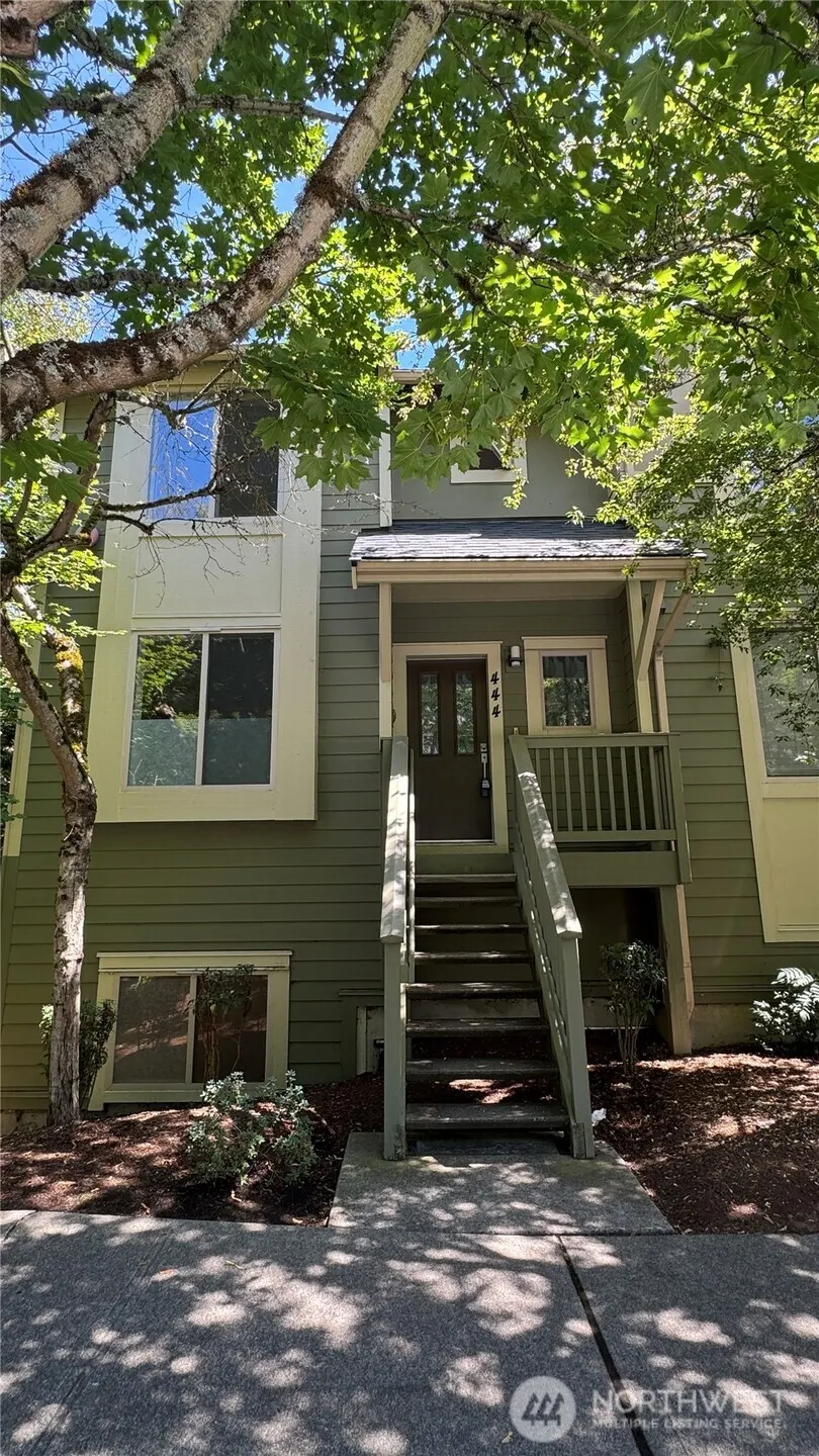 444 Shangrila Way NW, Issaquah, WA 98027