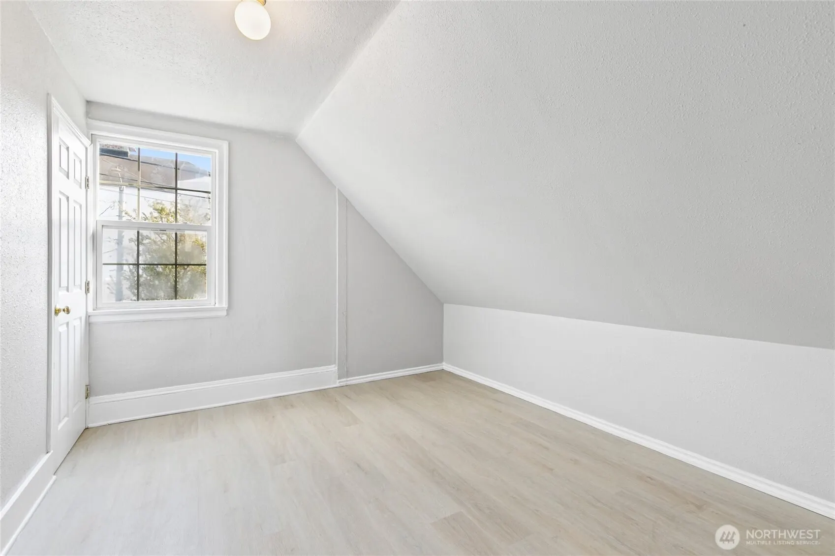 1310 NE 52nd Street , Seattle, WA 98102