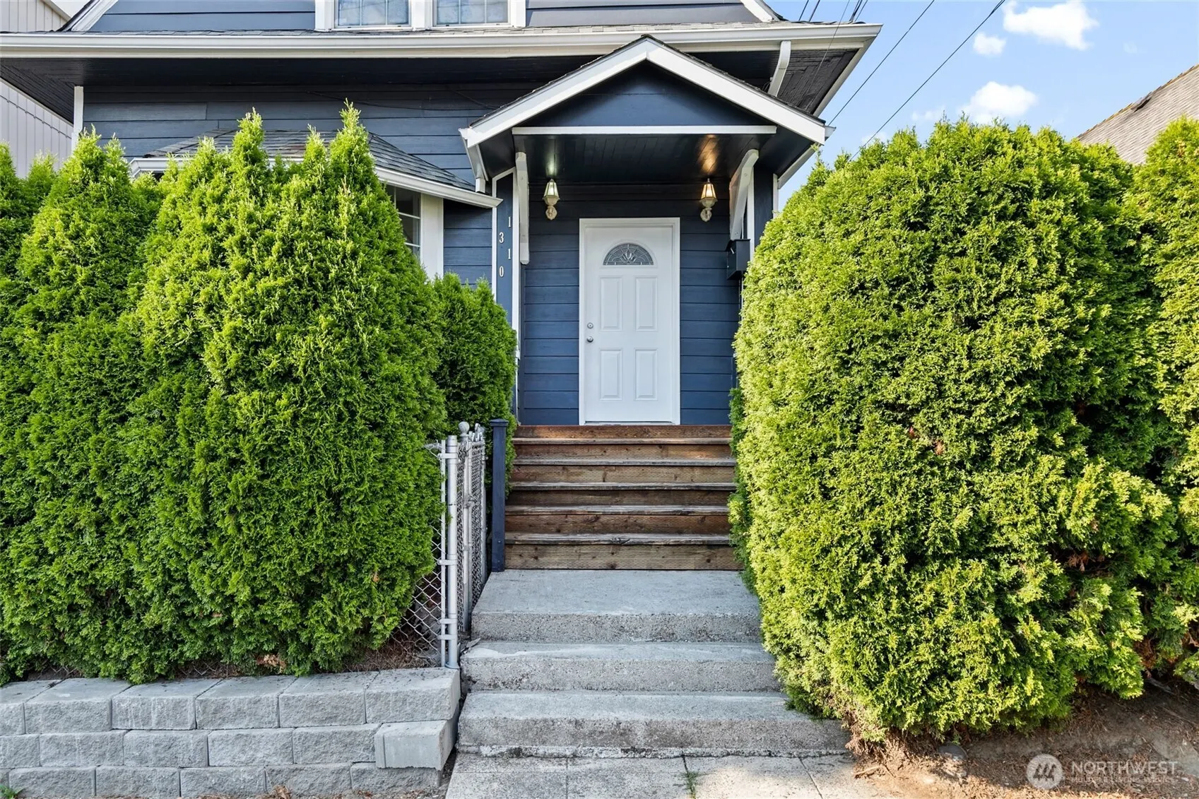 1310 NE 52nd Street , Seattle, WA 98102