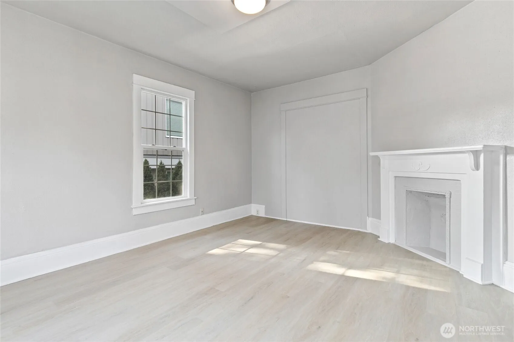1310 NE 52nd Street , Seattle, WA 98102
