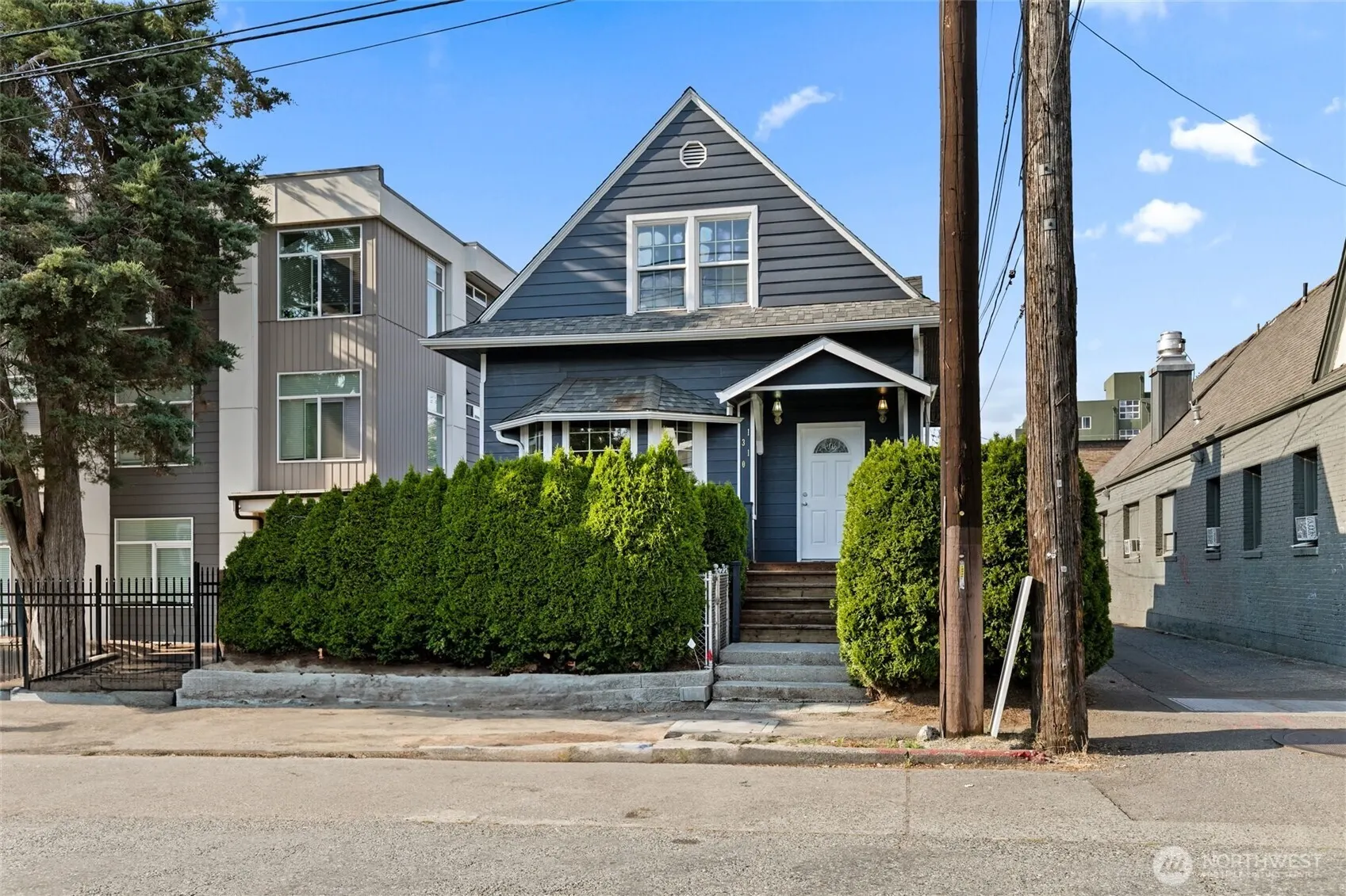 1310 NE 52nd Street , Seattle, WA 98102