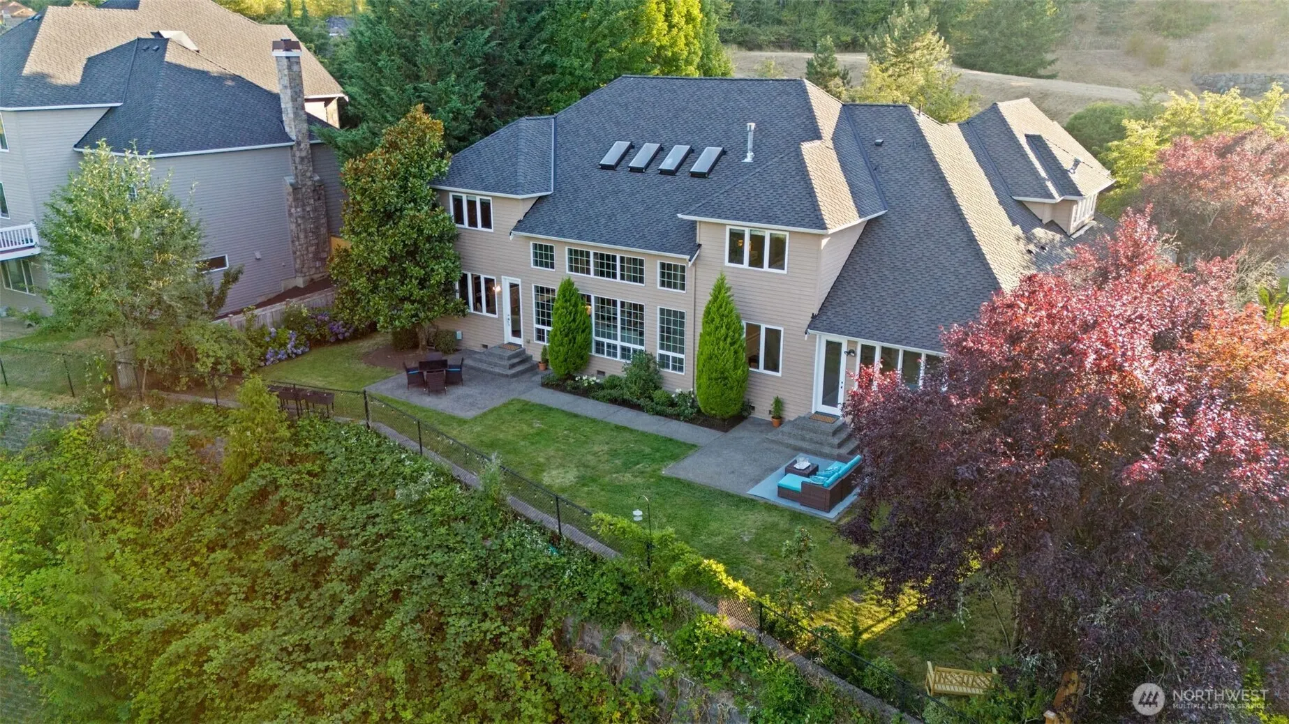 2040 277th Avenue SE, Sammamish, WA 98075