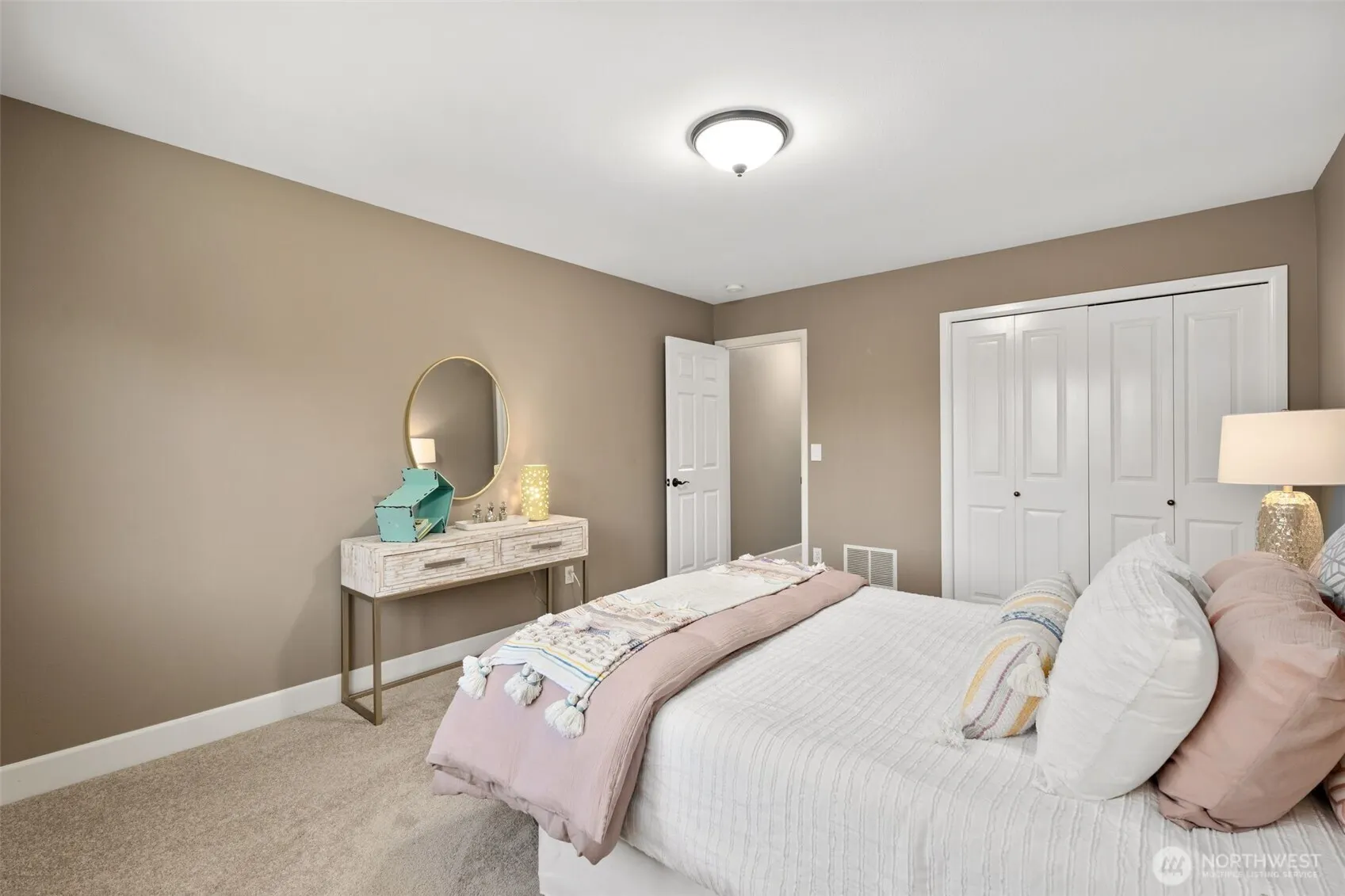 2040 277th Avenue SE, Sammamish, WA 98075