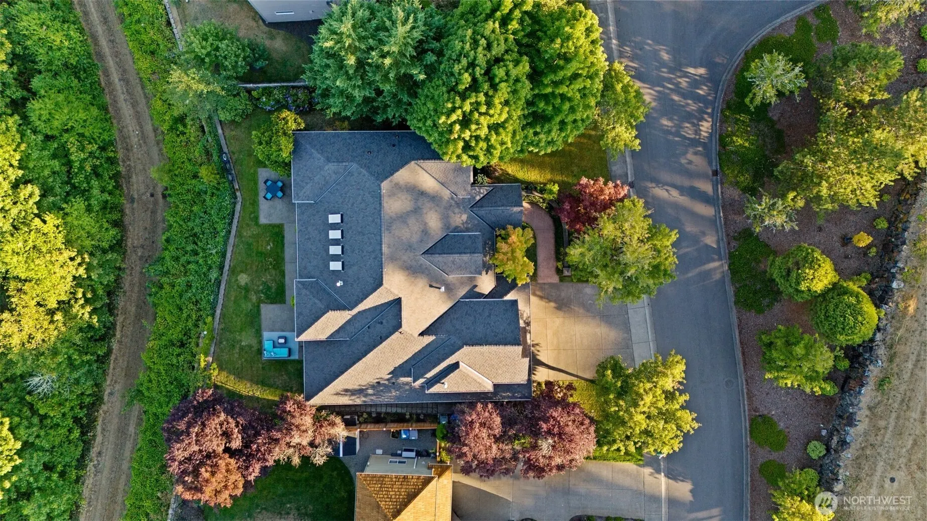2040 277th Avenue SE, Sammamish, WA 98075