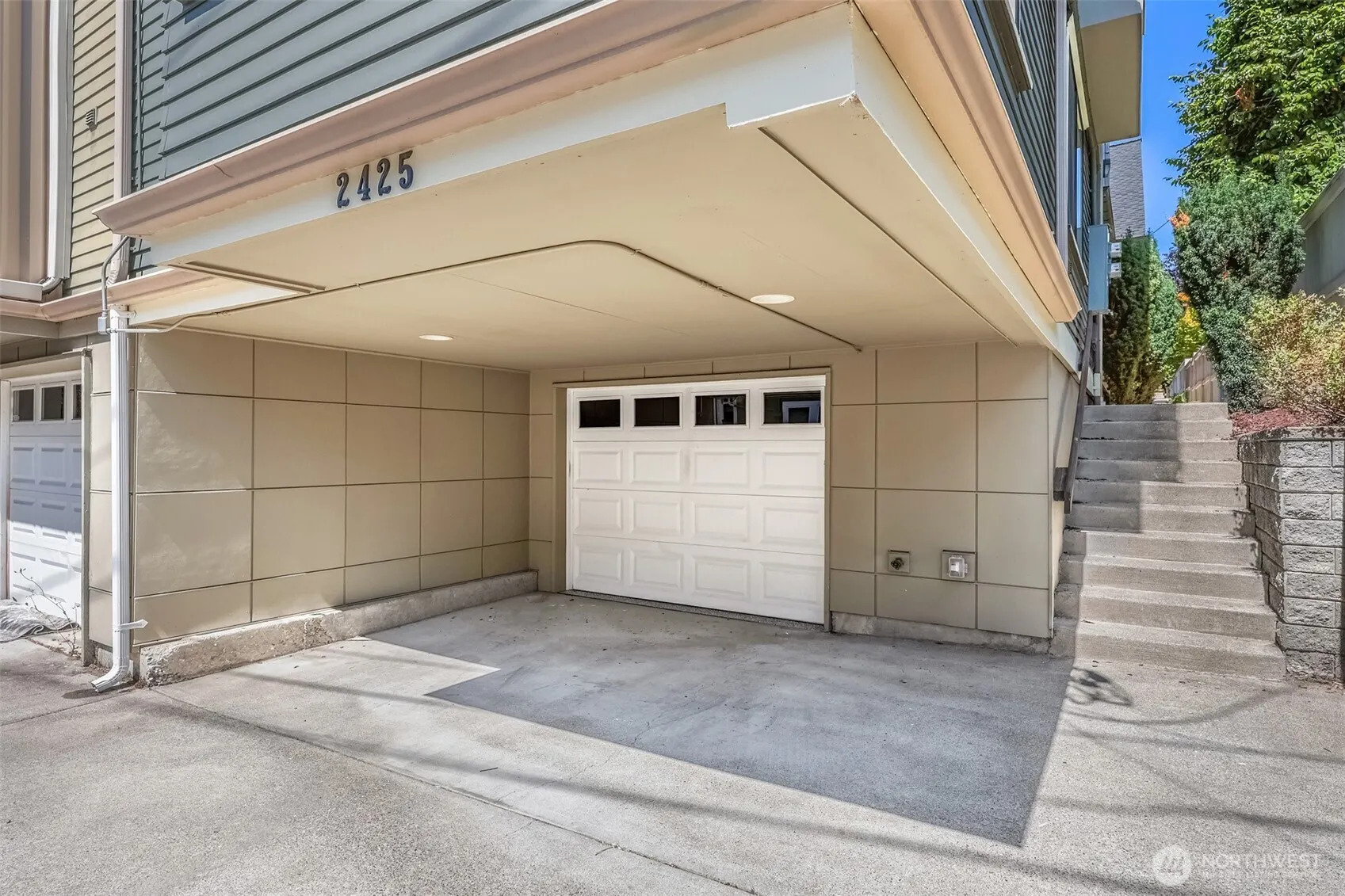 2425 N 75th Street , Seattle, WA 98103