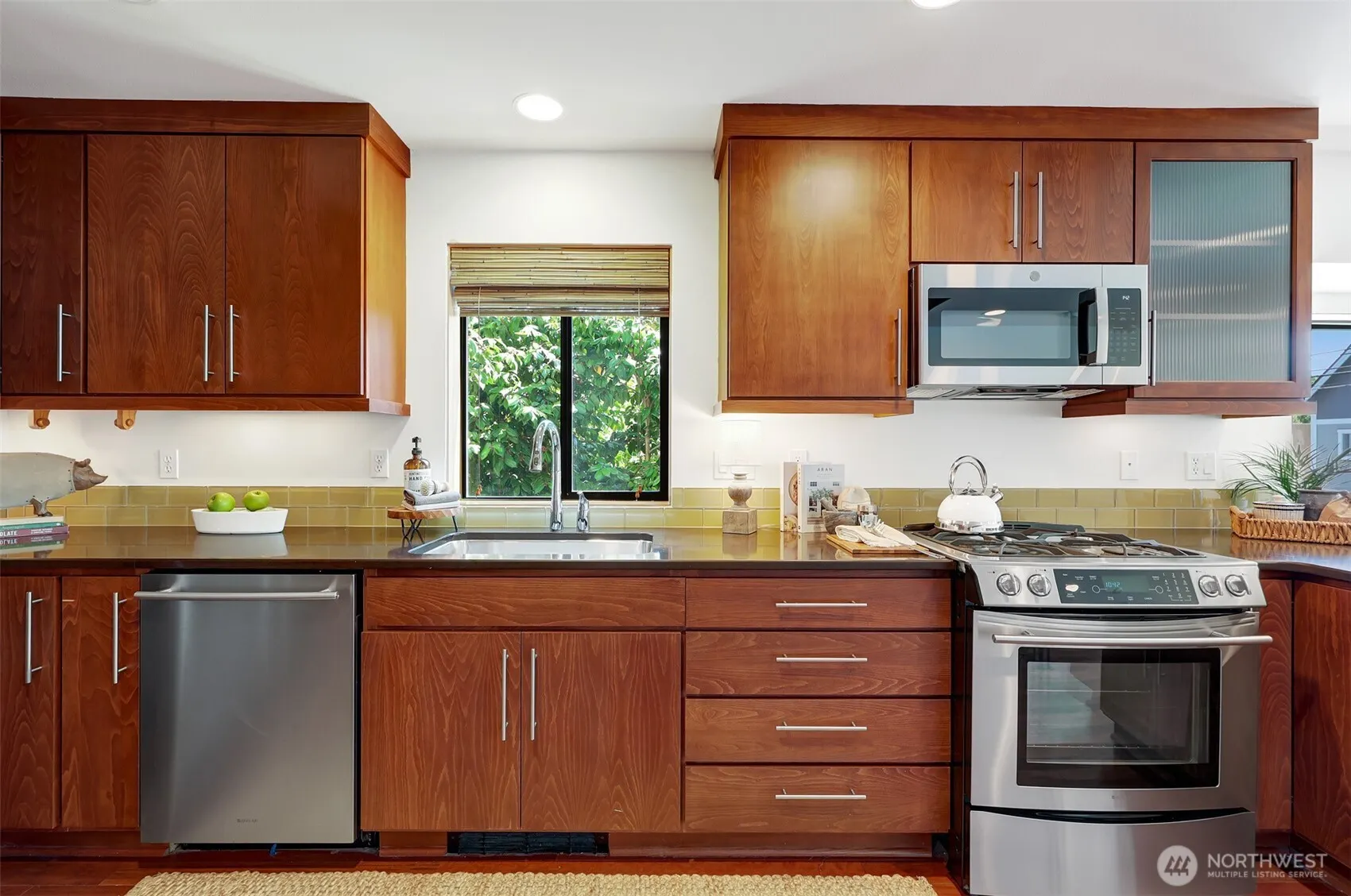 2425 N 75th Street , Seattle, WA 98103