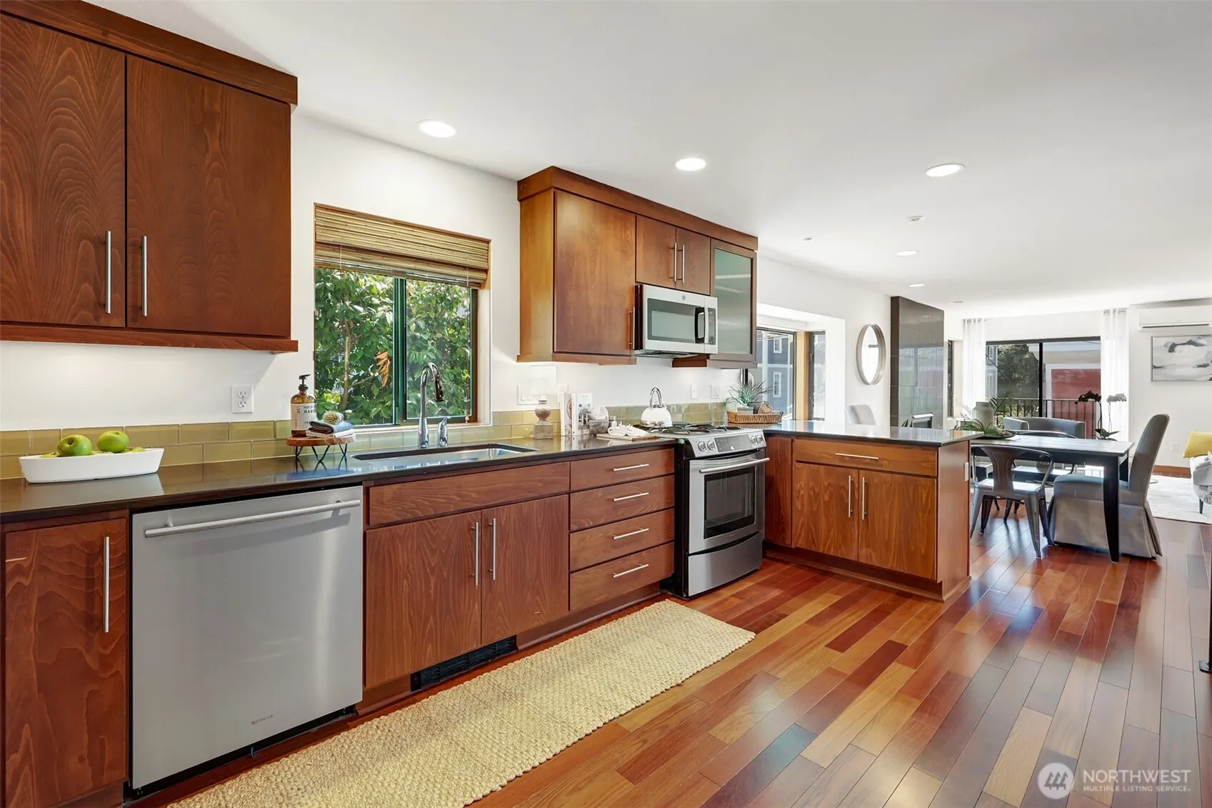 2425 N 75th Street , Seattle, WA 98103
