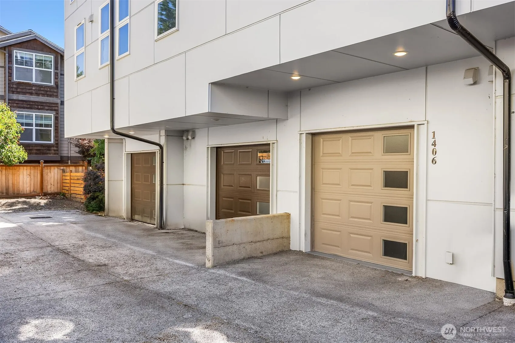 1406 N 95th Street , Seattle, WA 98103