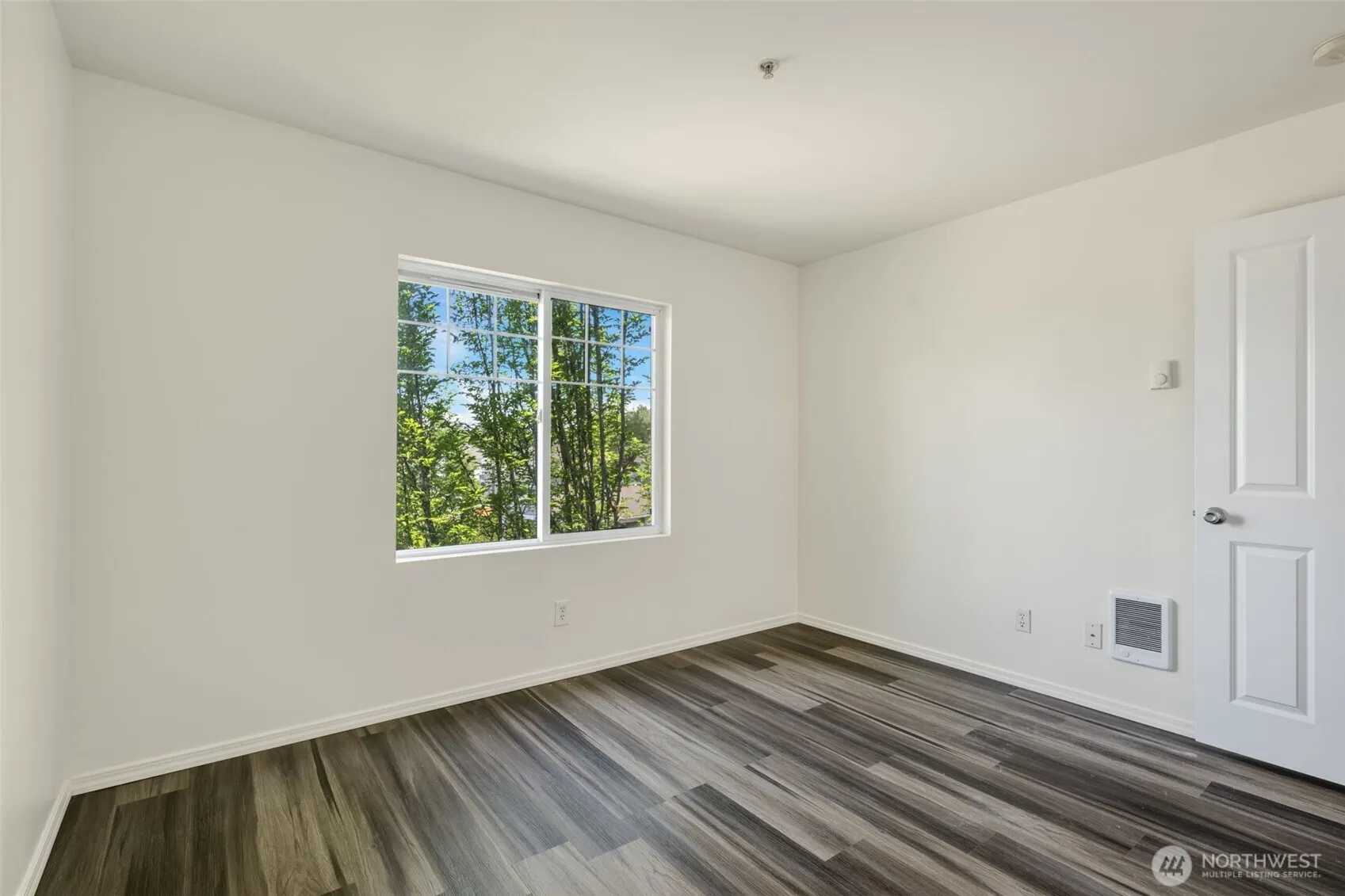 710 240th Way SE #J302, Sammamish, WA 98074
