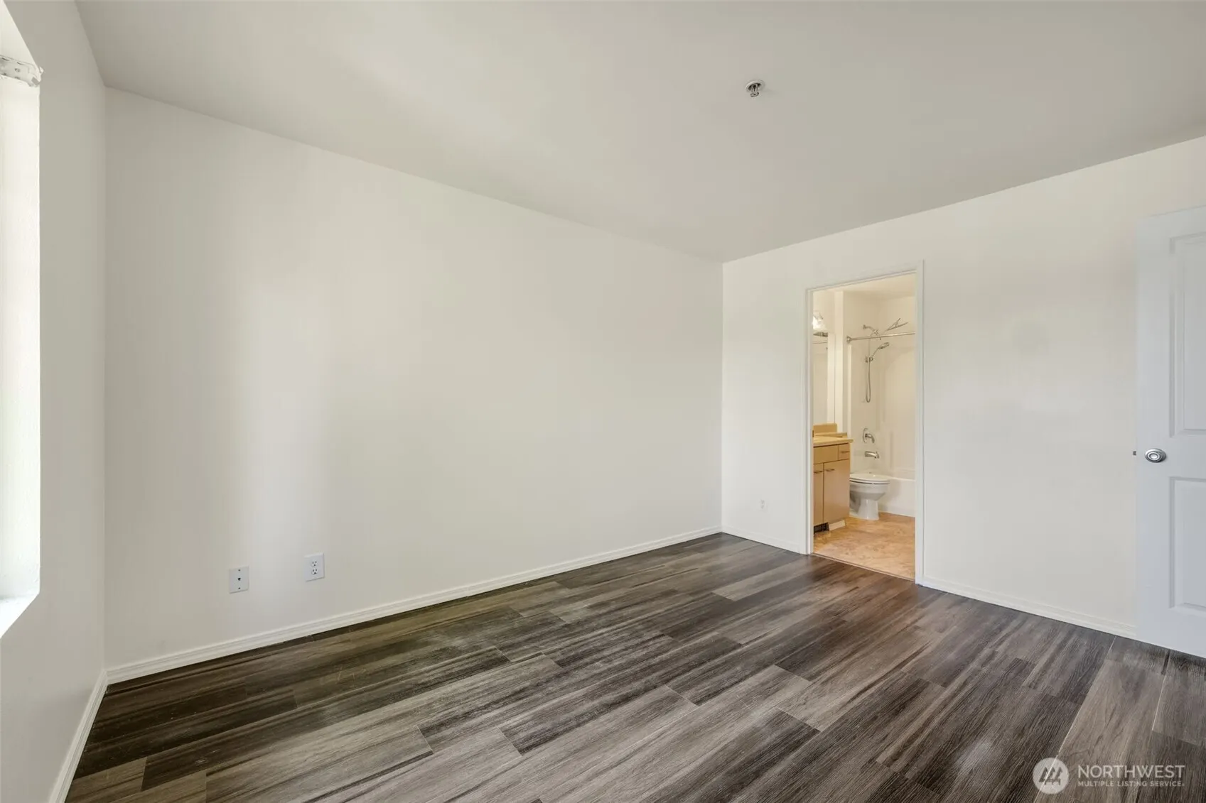 710 240th Way SE #J302, Sammamish, WA 98074