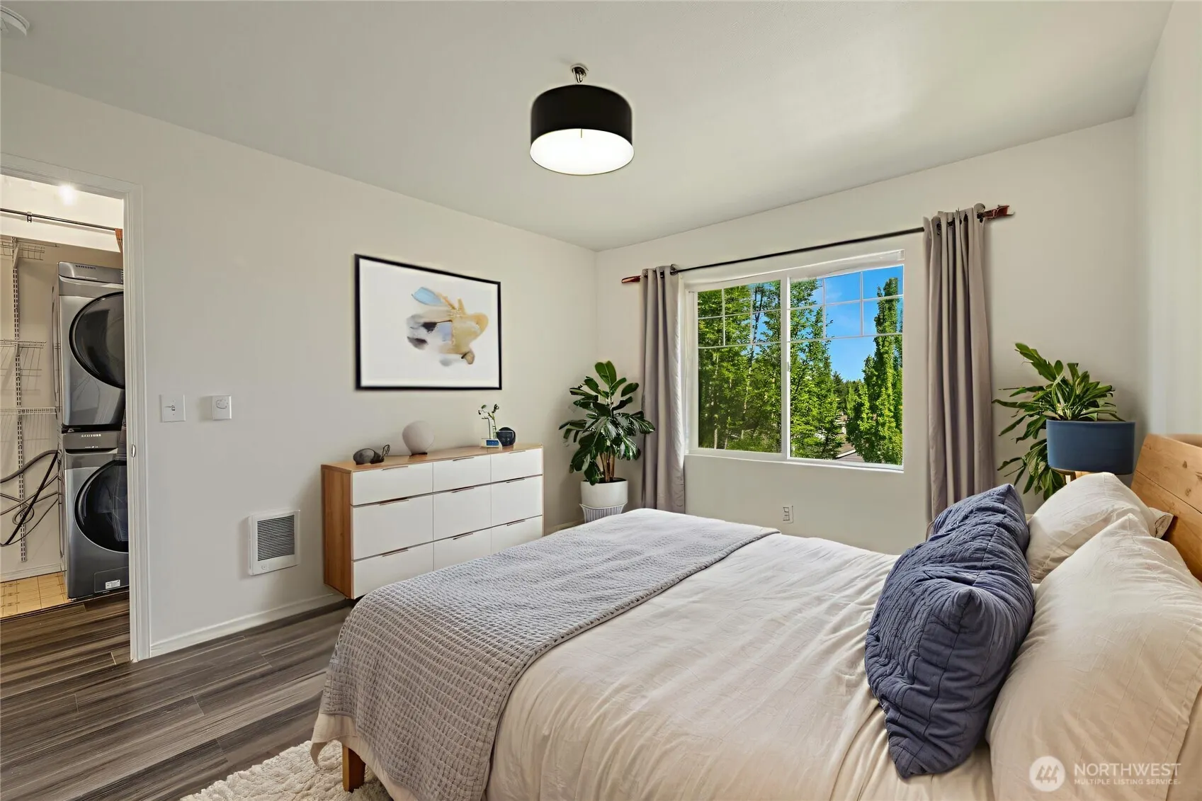 710 240th Way SE #J302, Sammamish, WA 98074