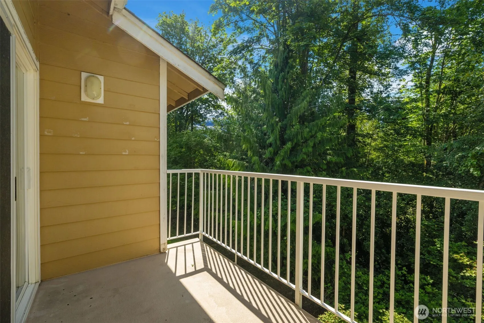 710 240th Way SE #J302, Sammamish, WA 98074