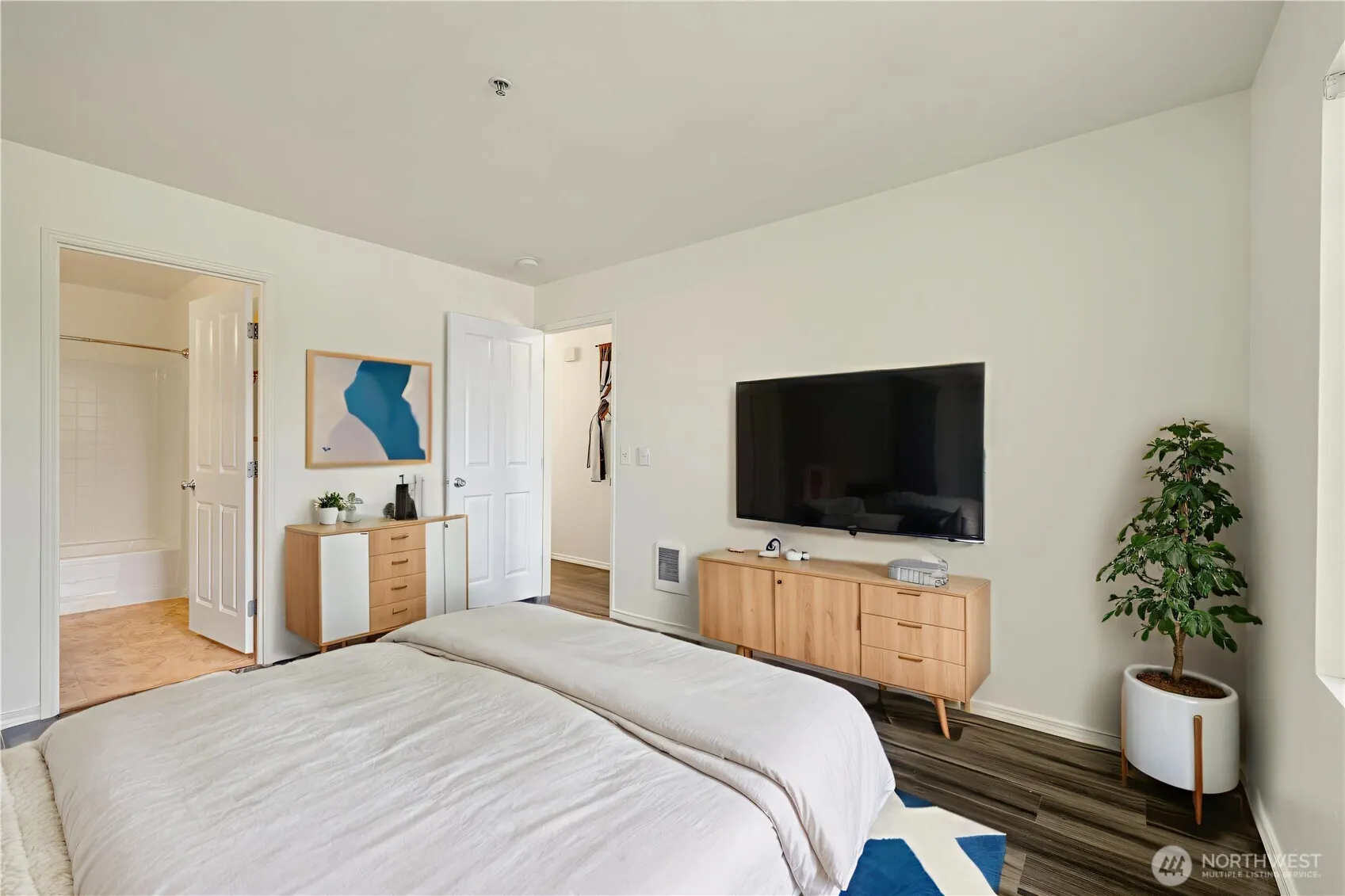 710 240th Way SE #J302, Sammamish, WA 98074