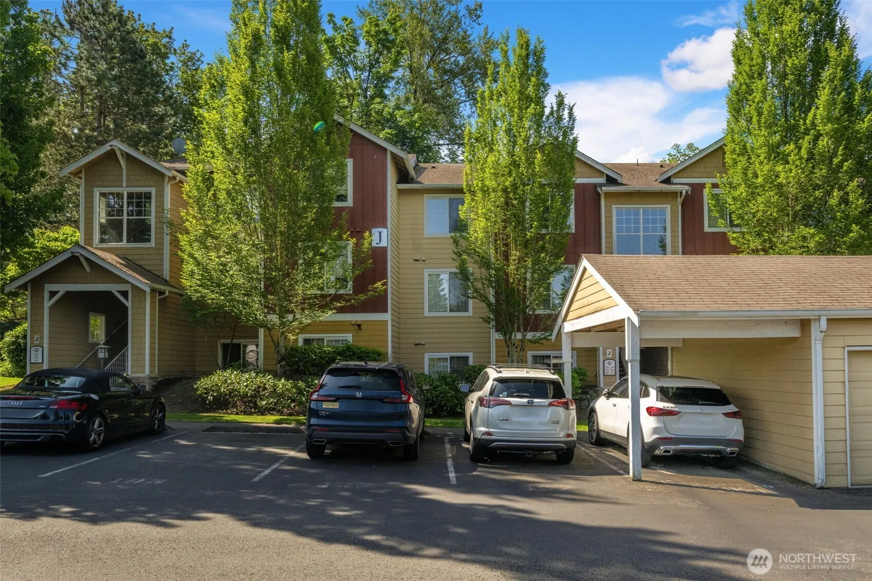 710 240th Way SE #J302, Sammamish, WA 98074