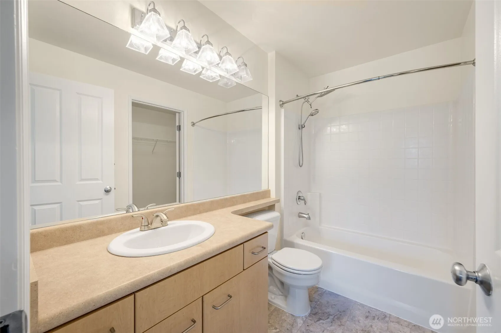 710 240th Way SE #J302, Sammamish, WA 98074