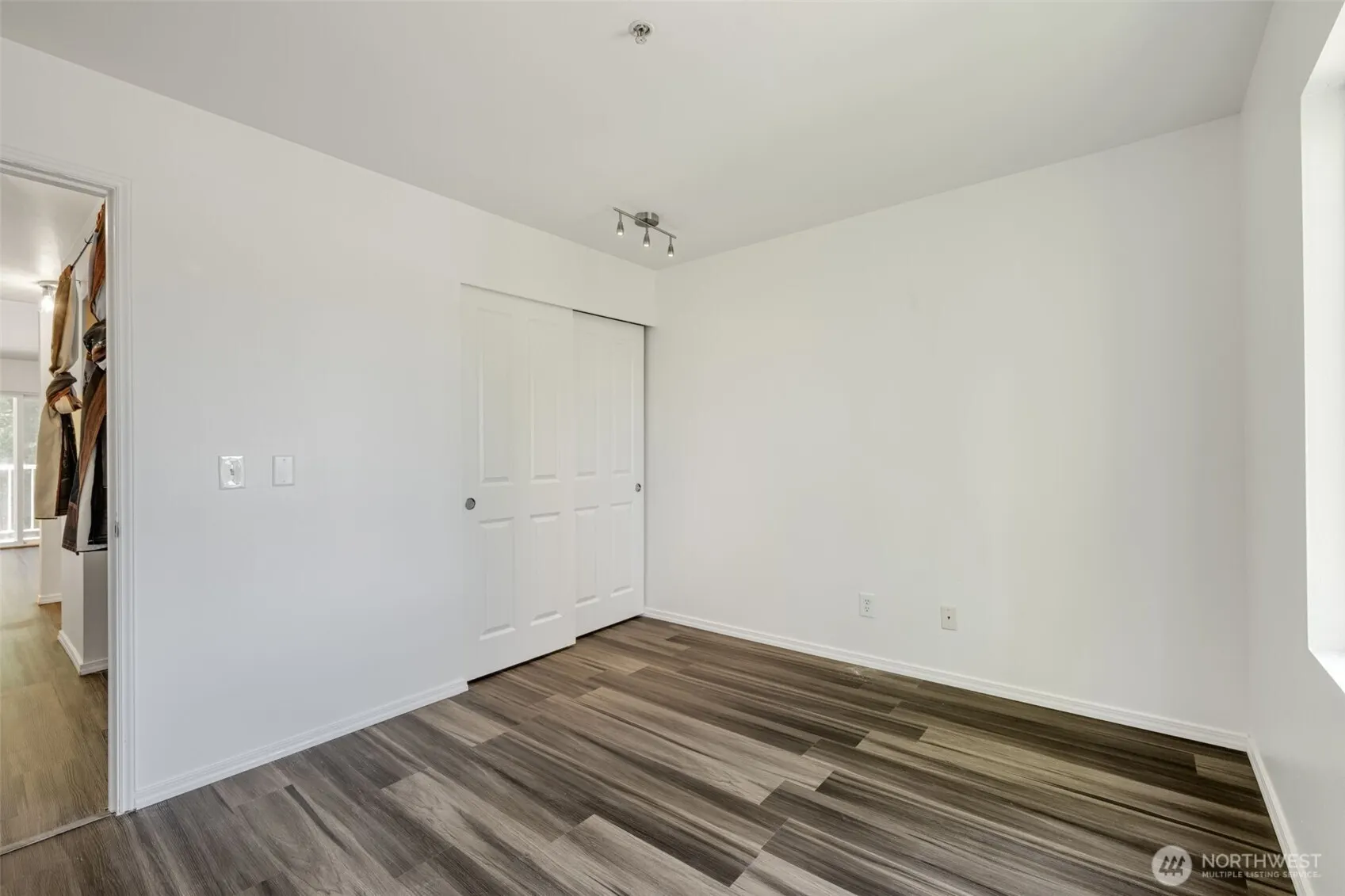 710 240th Way SE #J302, Sammamish, WA 98074