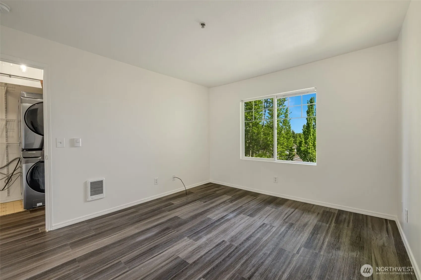 710 240th Way SE #J302, Sammamish, WA 98074