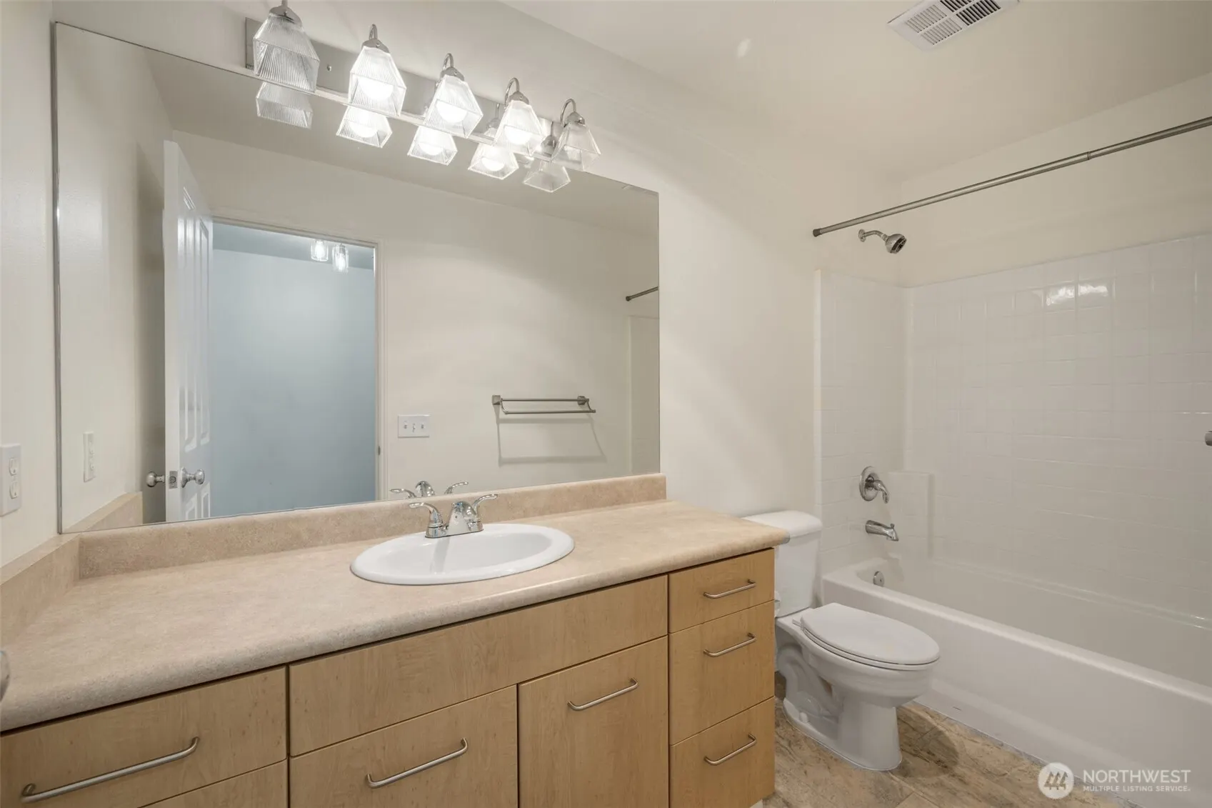 710 240th Way SE #J302, Sammamish, WA 98074