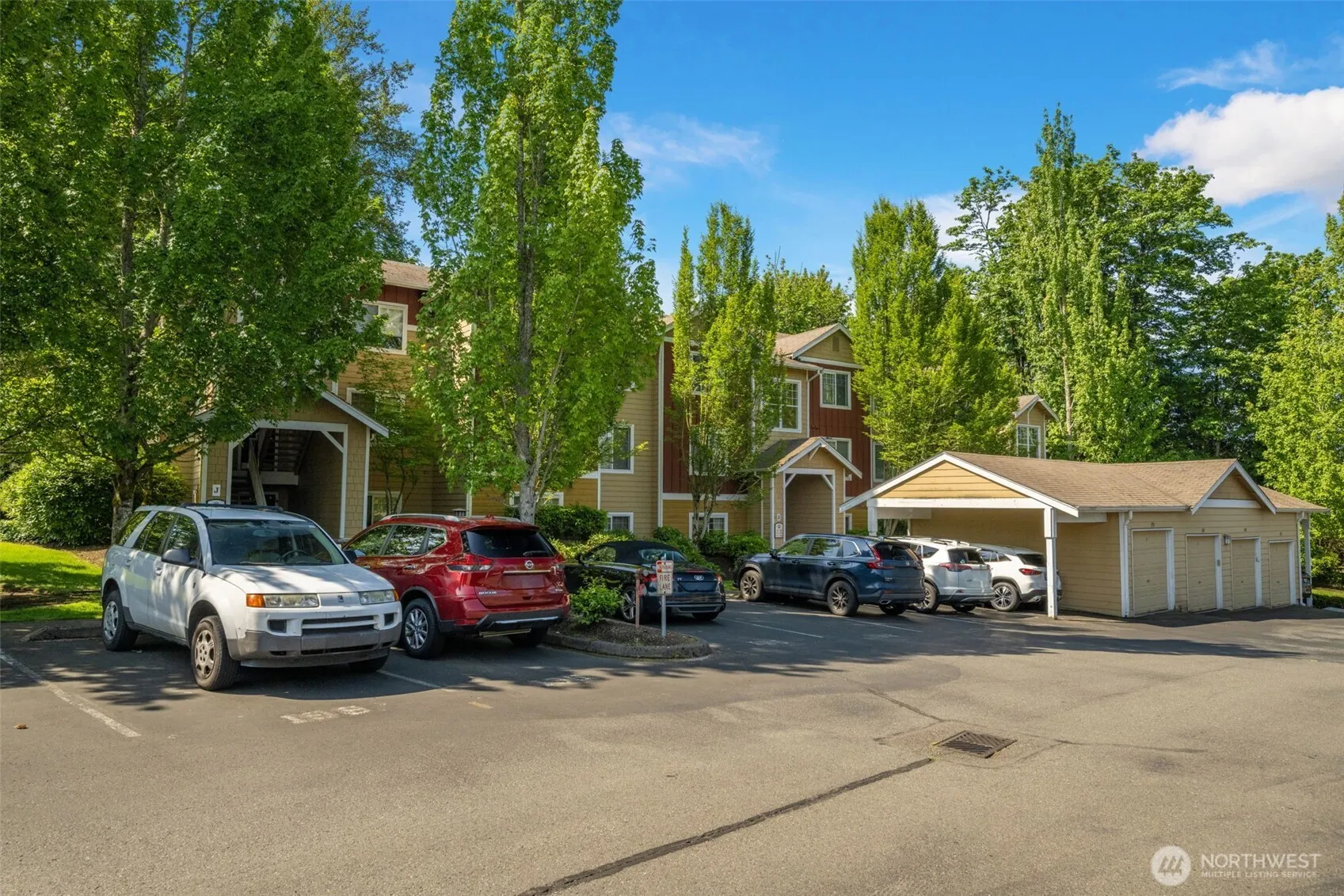 710 240th Way SE #J302, Sammamish, WA 98074