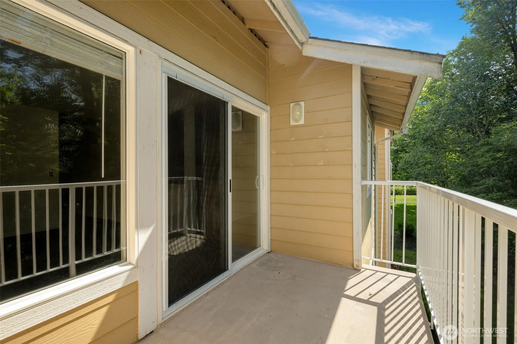 710 240th Way SE #J302, Sammamish, WA 98074