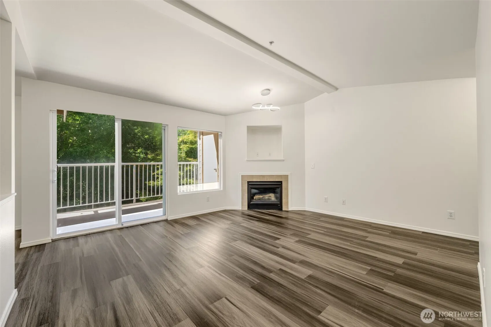 710 240th Way SE #J302, Sammamish, WA 98074