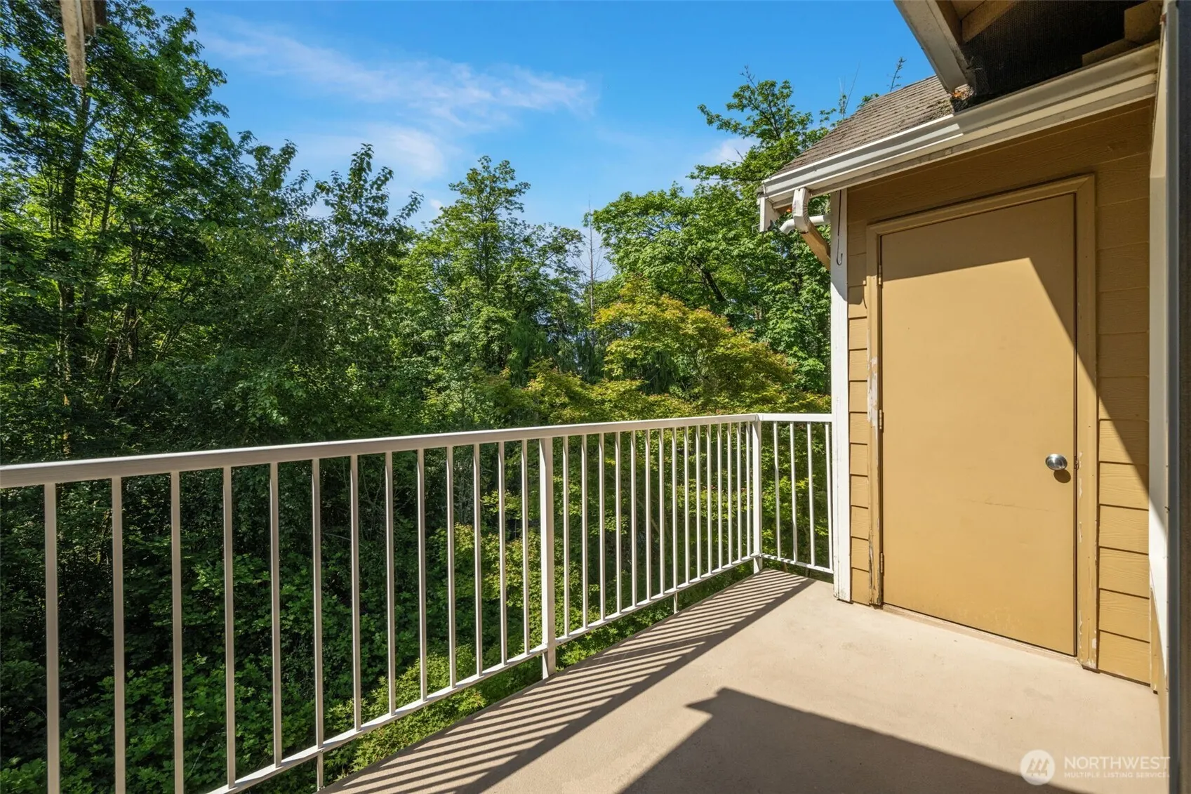 710 240th Way SE #J302, Sammamish, WA 98074