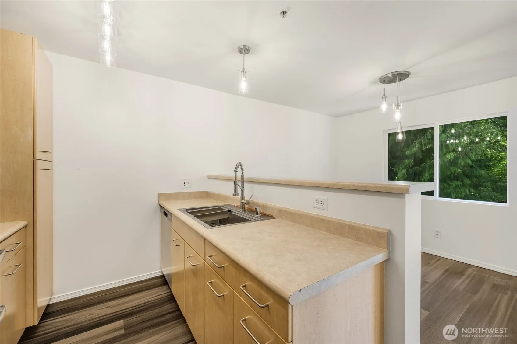 710 240th Way SE #J302, Sammamish, WA 98074
