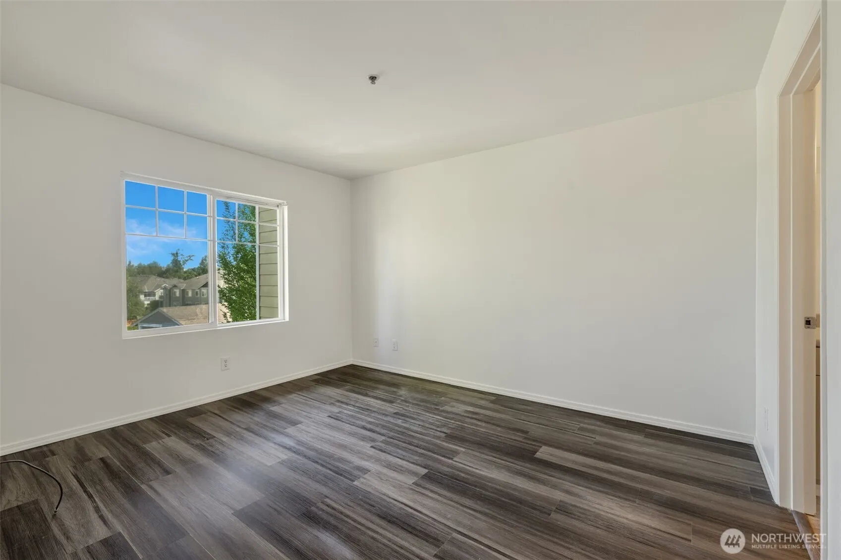 710 240th Way SE #J302, Sammamish, WA 98074