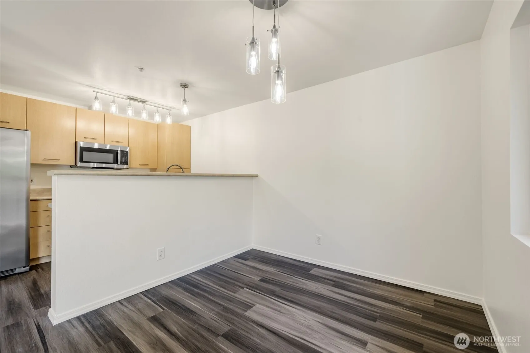 710 240th Way SE #J302, Sammamish, WA 98074