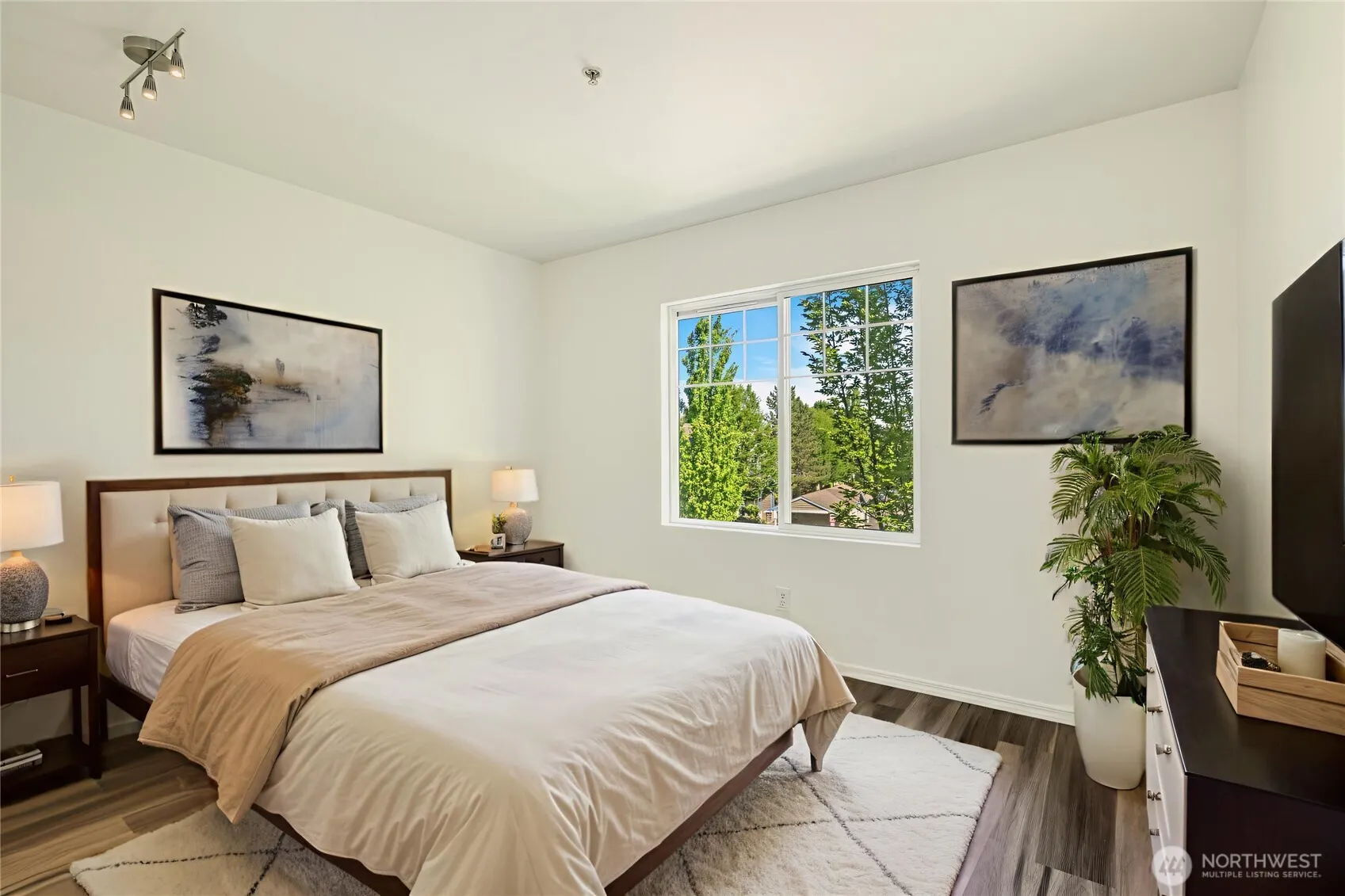 710 240th Way SE #J302, Sammamish, WA 98074