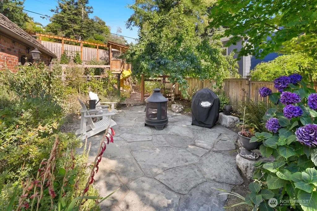 8430 Fauntleroy Way SW, Seattle, WA 98136-2414