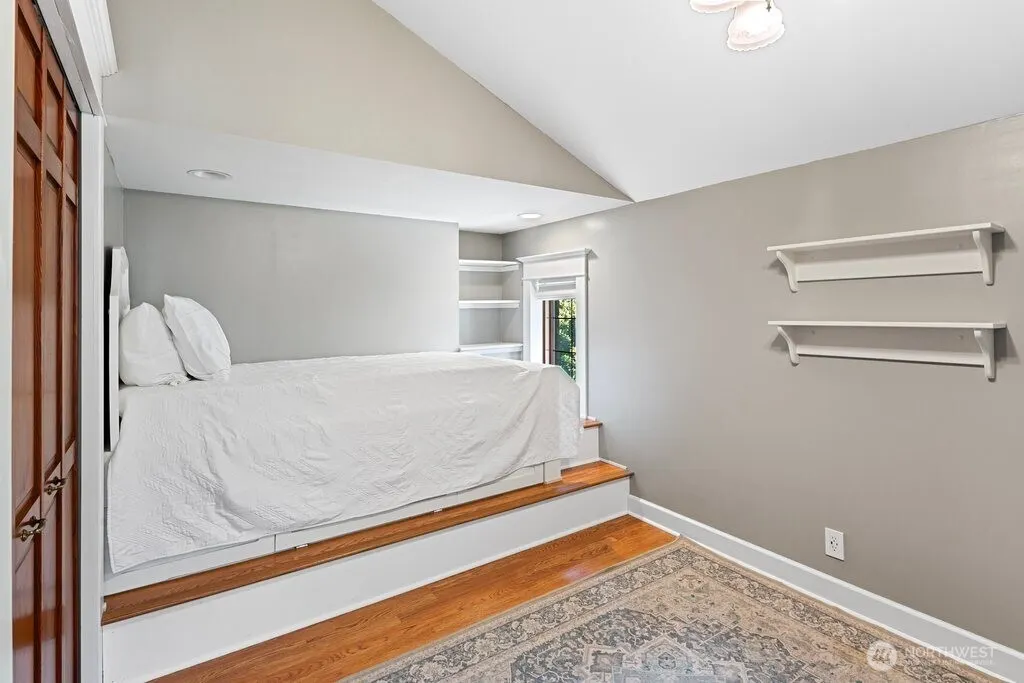 8430 Fauntleroy Way SW, Seattle, WA 98136-2414