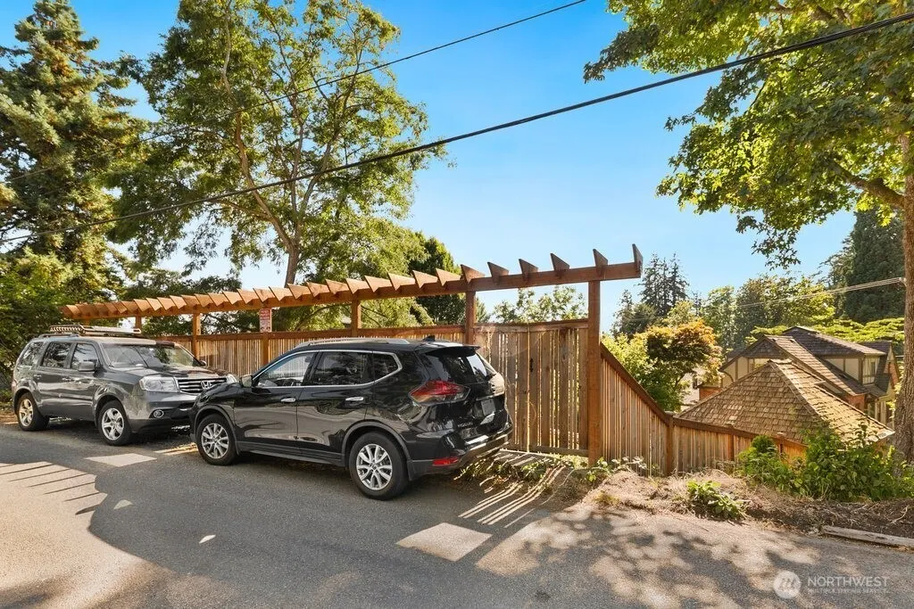 8430 Fauntleroy Way SW, Seattle, WA 98136-2414