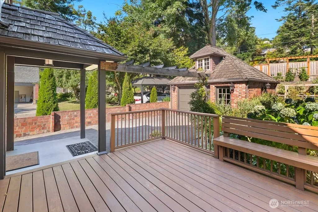 8430 Fauntleroy Way SW, Seattle, WA 98136-2414