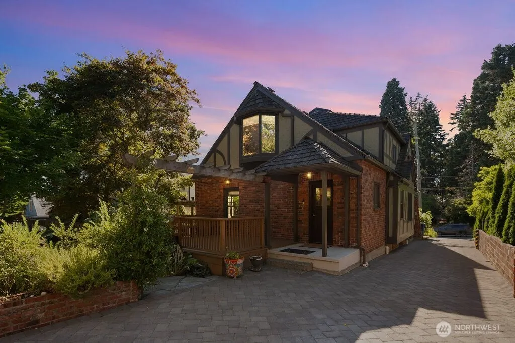 8430 Fauntleroy Way SW, Seattle, WA 98136-2414